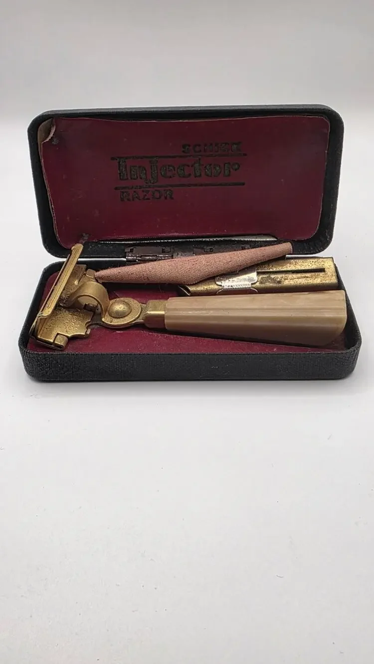 Schick Injector Safety Razor with Case Gold - Picture 1 of 2